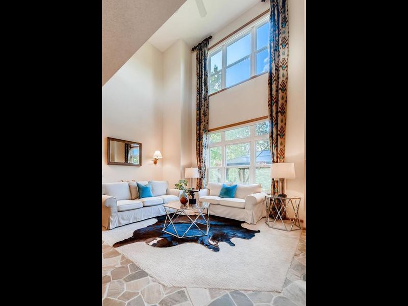 18 River Bend Pl, Chaska, MN 55318