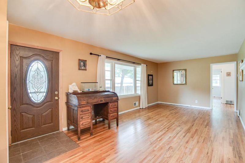 2132 W 91st St, Bloomington, MN 55431