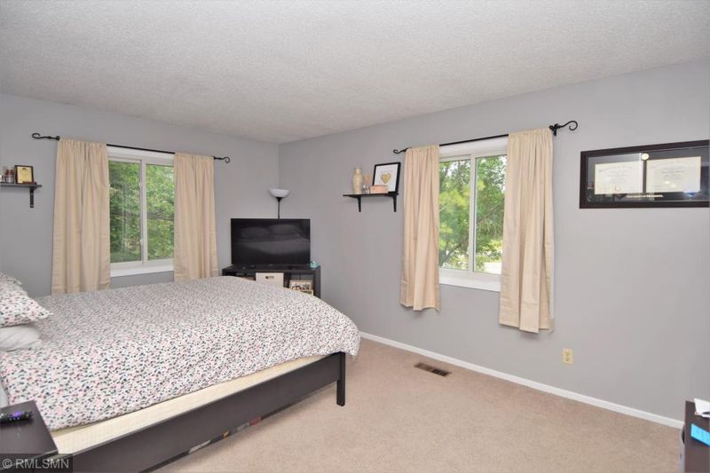 6997 Langford Ct, Edina, MN 55436