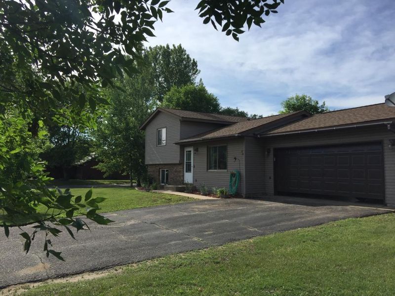 524 Birch St SW, Isanti, MN 55040