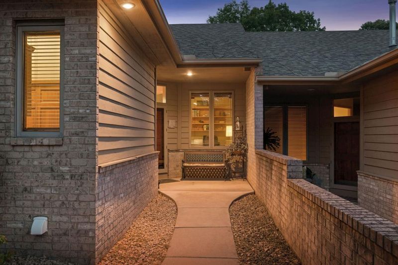 8820 Hunters Way, Apple Valley, MN 55124