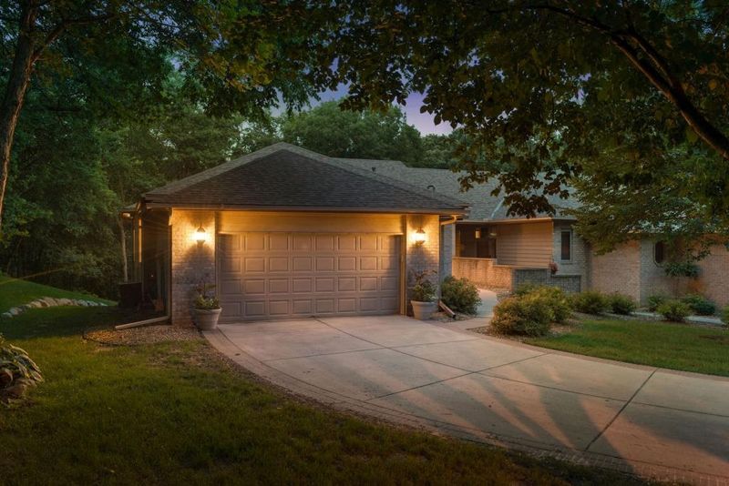8820 Hunters Way, Apple Valley, MN 55124