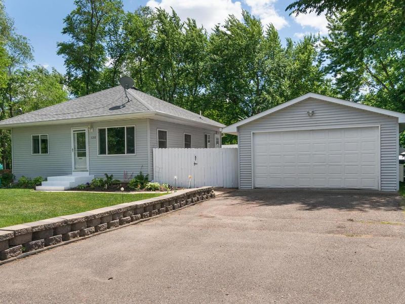 130 Hayden Lake Rd E, Champlin, MN 55316
