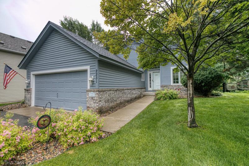 2231 Wyndemere Ln, Eagan, MN 55122