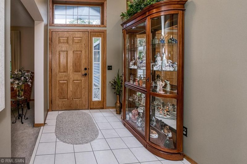 2231 Wyndemere Ln, Eagan, MN 55122