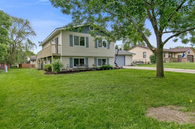 206 5th St SE, New Prague, MN 56071