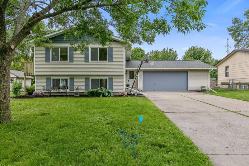 206 5th St SE, New Prague, MN 56071