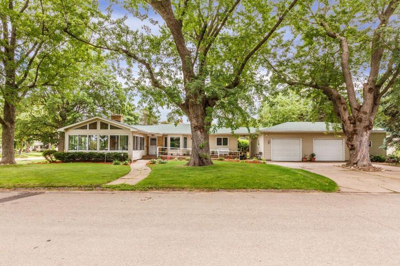 2700 Henry St N, North Saint Paul, MN 55109