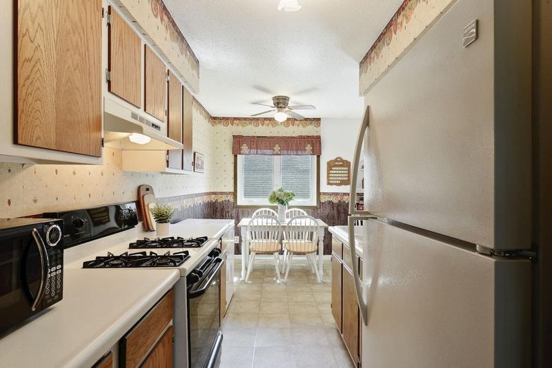 7681 Whitney Dr, Apple Valley, MN 55124