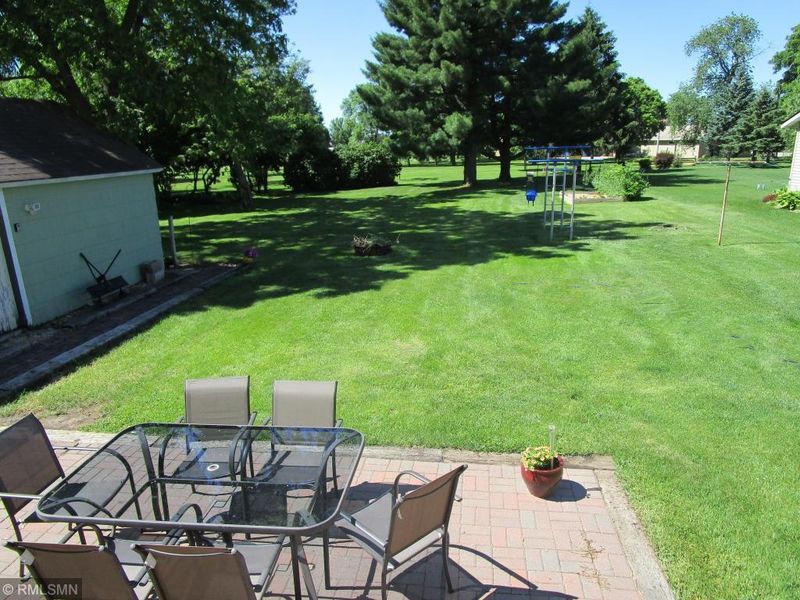 518 Risedorph St, Le Sueur, MN 56058
