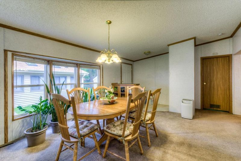 110138 Stanford Cir, Chaska, MN 55318