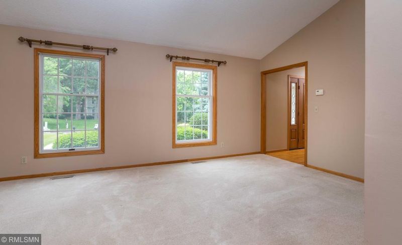 2624 Spirit Dr E, North Saint Paul, MN 55109