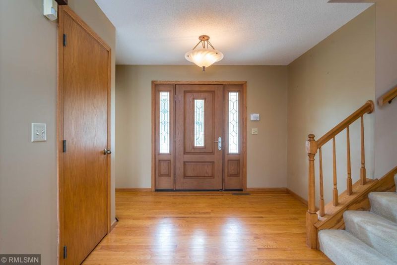 2624 Spirit Dr E, North Saint Paul, MN 55109