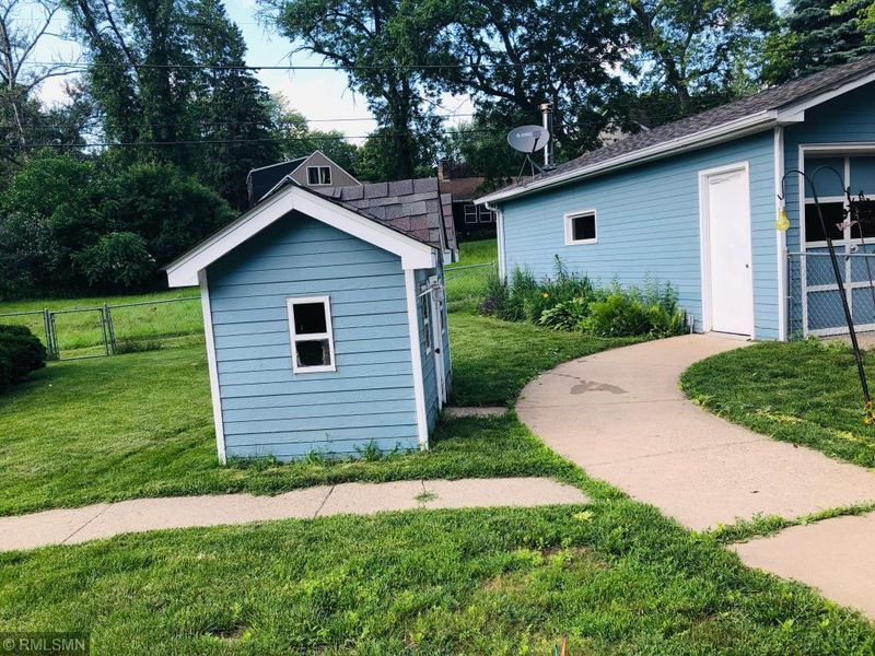 2337 12th Ave E, North Saint Paul, MN 55109