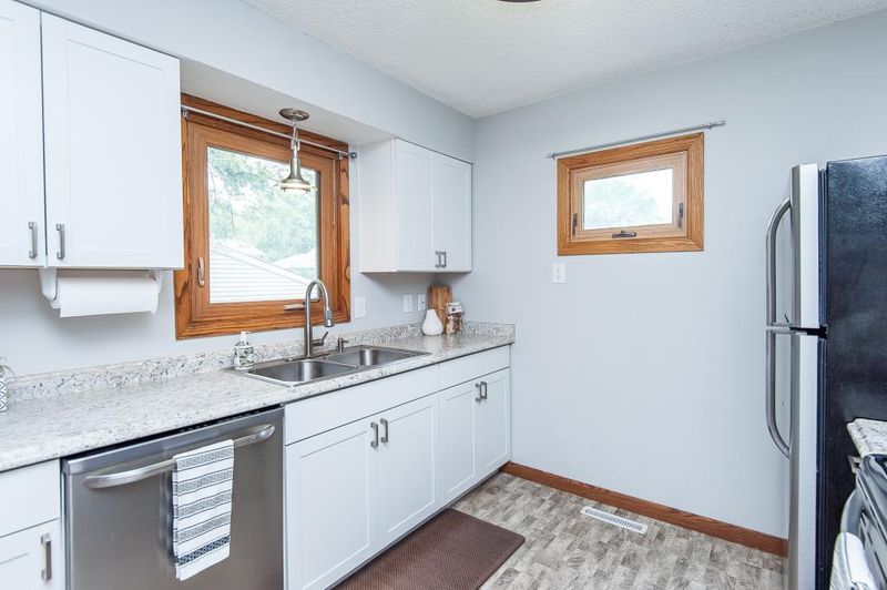 702 18 1/2 St SE, Rochester, MN 55904