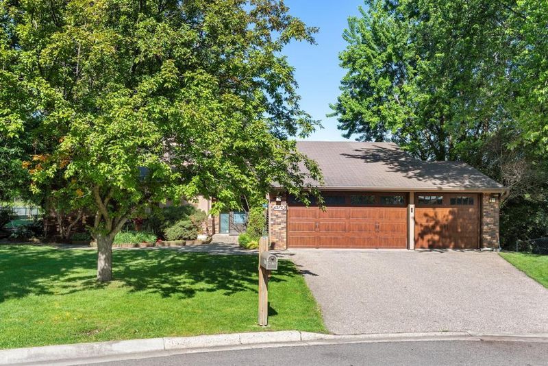 4372 College Heights Cir, Bloomington, MN 55437