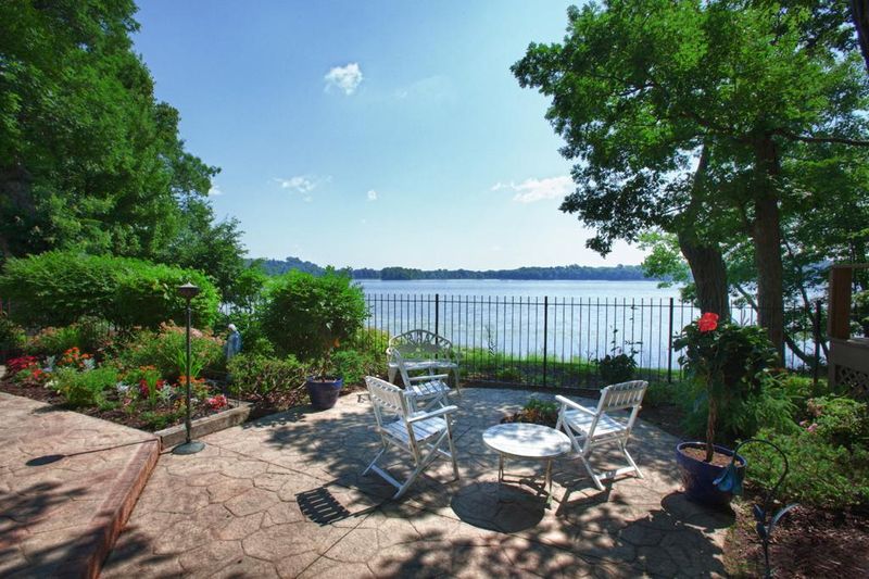 15 Fenlea Cir, White Bear Lake, MN 55110