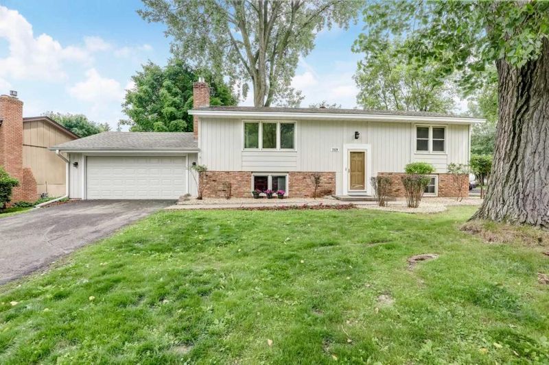 2129 Palmer Dr, New Brighton, MN 55112