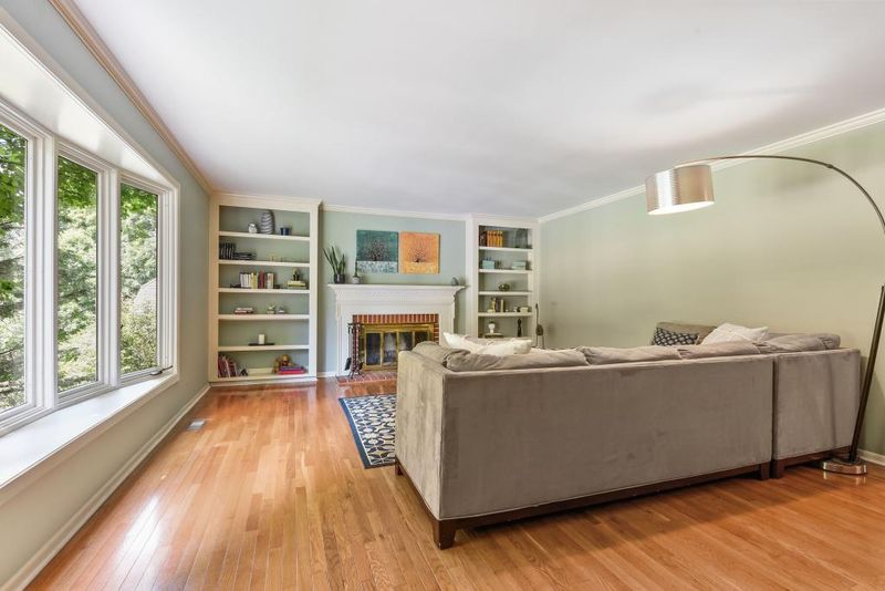 16401 Limerick Ln, Minnetonka, MN 55345
