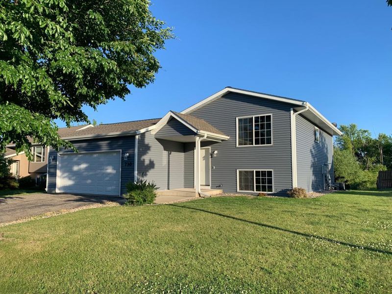 730 Texas Ave NW, Hutchinson, MN 55350