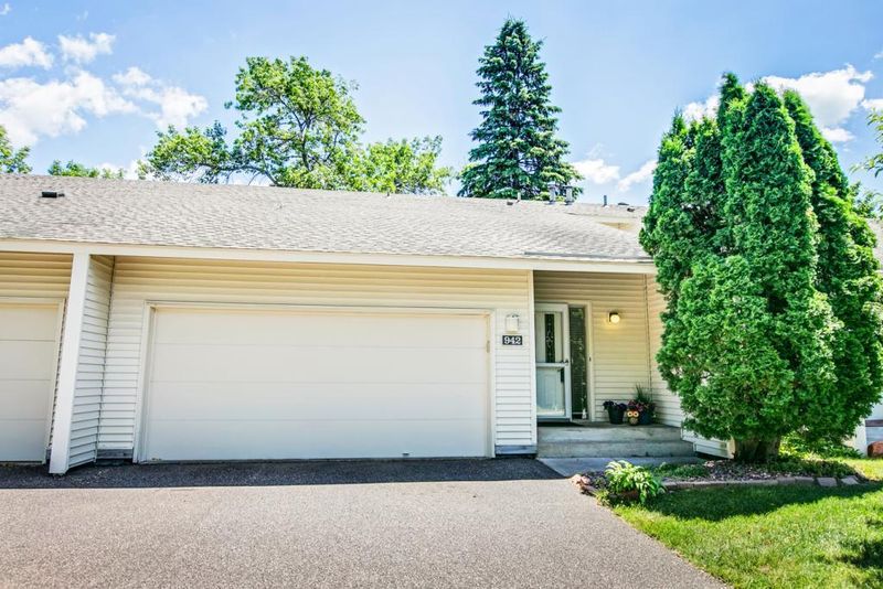 942 Carmel Ct, Shoreview, MN 55126
