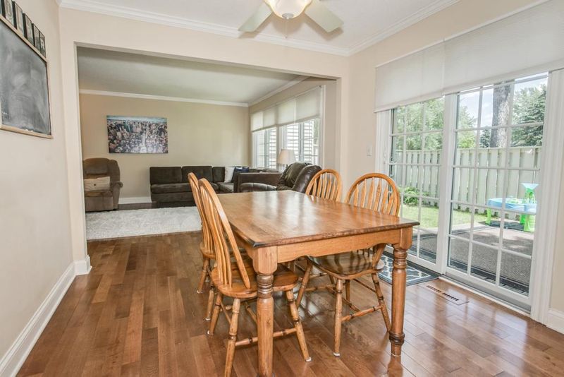 942 Carmel Ct, Shoreview, MN 55126