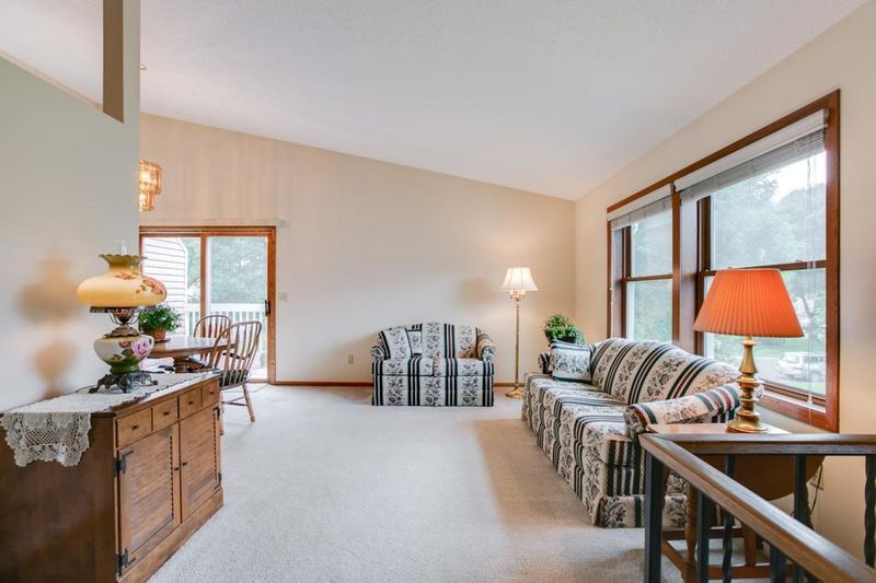 3701 Gershwin Ln N, Oakdale, MN 55128