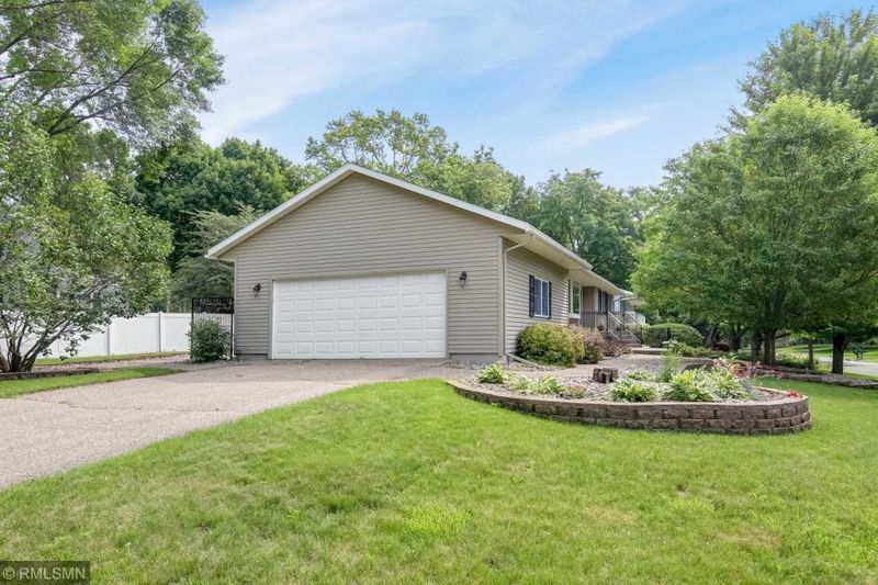 258 Cherita Dr, Chaska, MN 55318