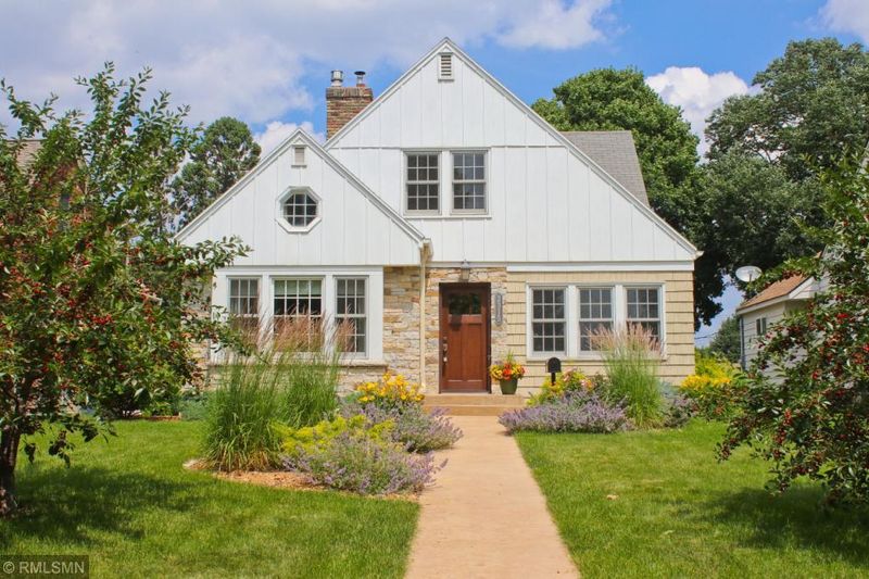 2315 Beverly Rd, Saint Paul, MN 55104