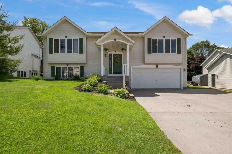 8503 Jensen Ave S, Cottage Grove, MN 55016