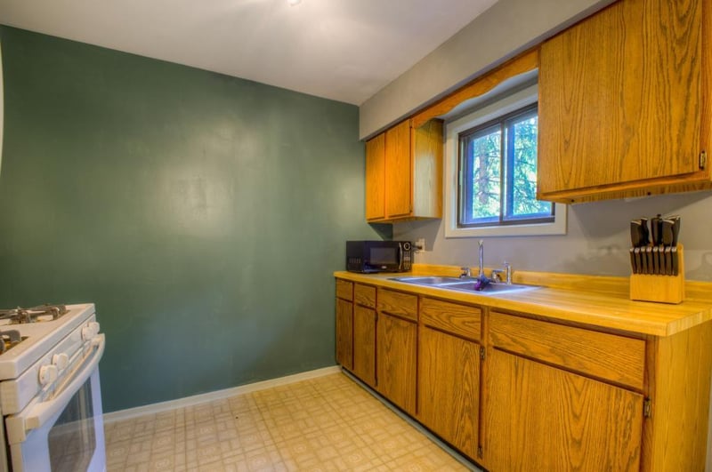 4669 Monroe St NE, Hilltop, MN 55421