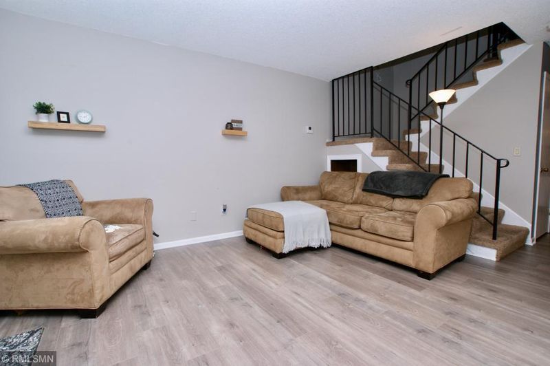 7644 Dunmore Rd, Woodbury, MN 55125