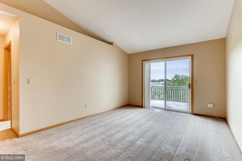 21648 Evergreen Trl, Rogers, MN 55374