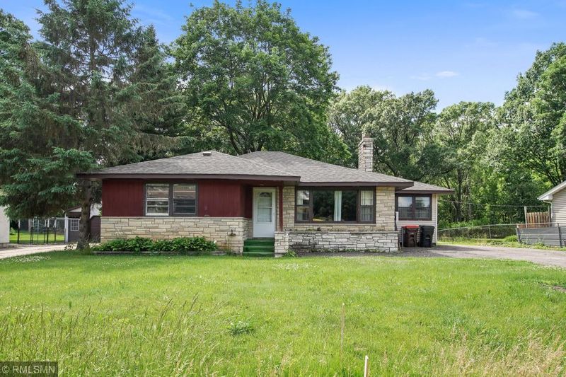 811 Mayhill Rd N, Maplewood, MN 55119