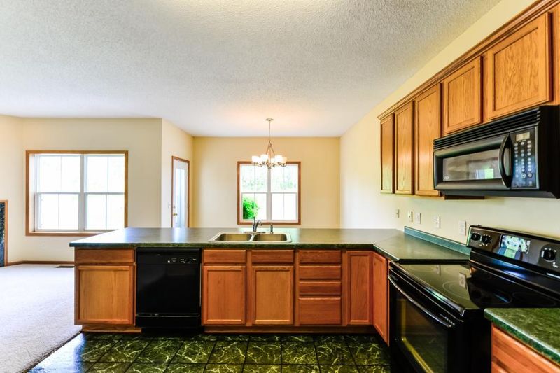 7536 5th St N, Oakdale, MN 55128