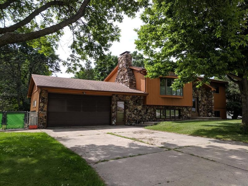 1204 12th St SE, Willmar, MN 56201