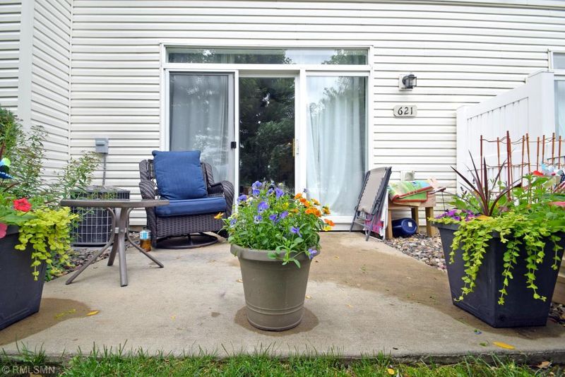 621 Providence Dr, Shakopee, MN 55379