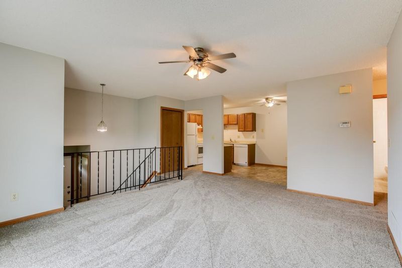 7178 Upper 17th St N, Oakdale, MN 55128