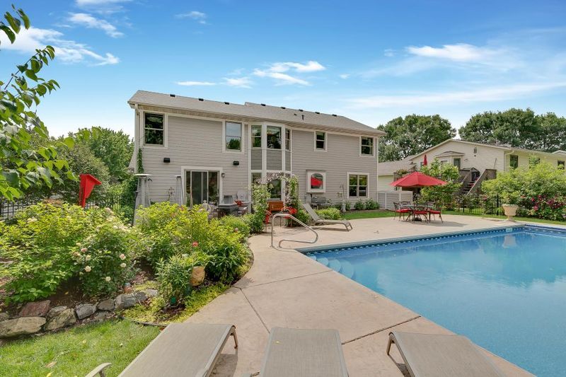 999 Savannah Rd, Eagan, MN 55123
