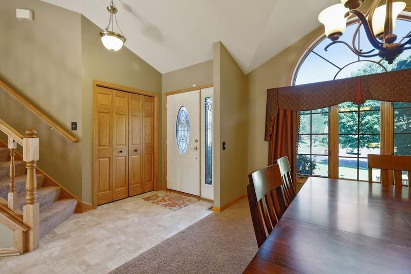 2011 Edgemont St, Maplewood, MN 55117