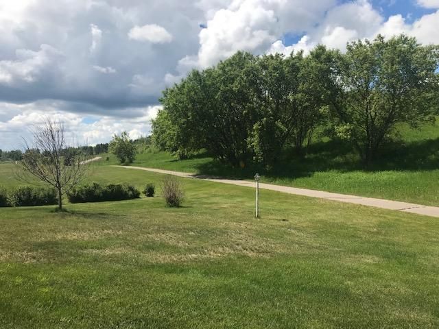 909 Trailview St, Bovey, MN 55709