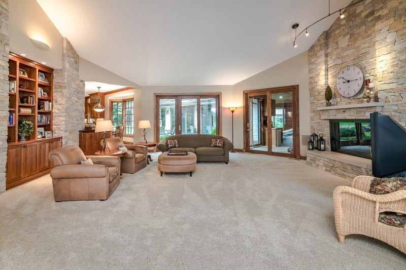 5900 Boulder Bridge Ln, Shorewood, MN 55331