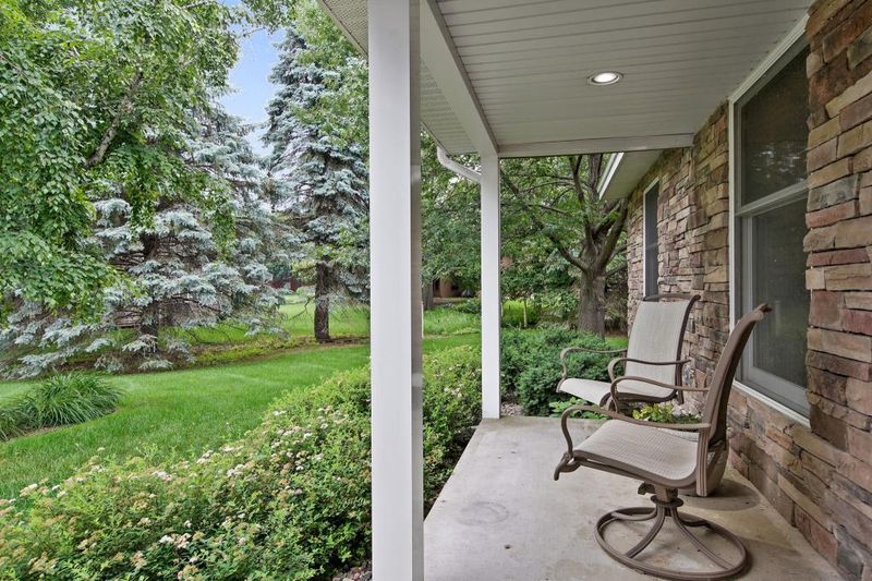 5262 W Lake Beach Ct, Shoreview, MN 55126