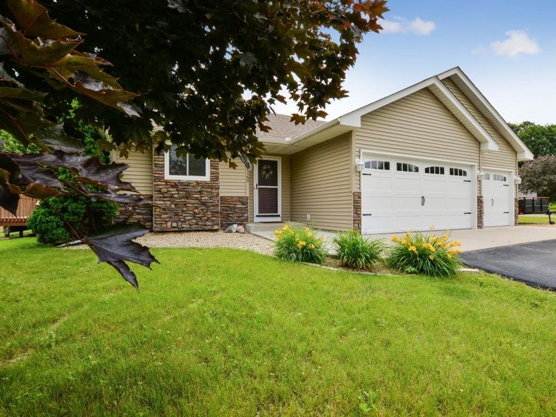 1160 Meadow Oak Dr, Monticello, MN 55362