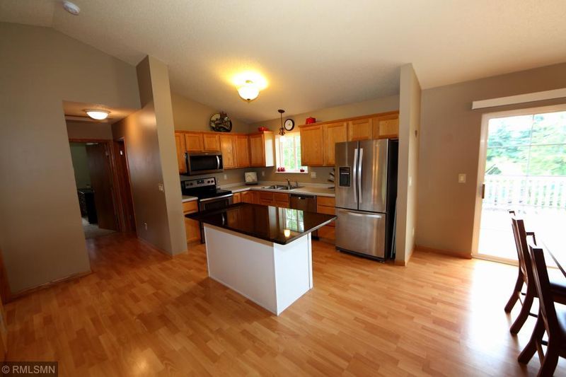 1437 Mcknight Cir, Victoria, MN 55386
