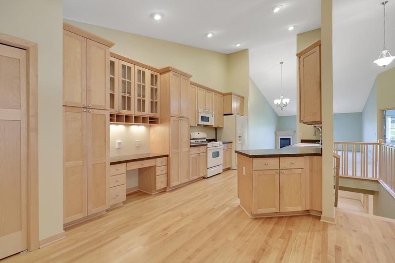 2159 Woodlynn Ave, Maplewood, MN 55109