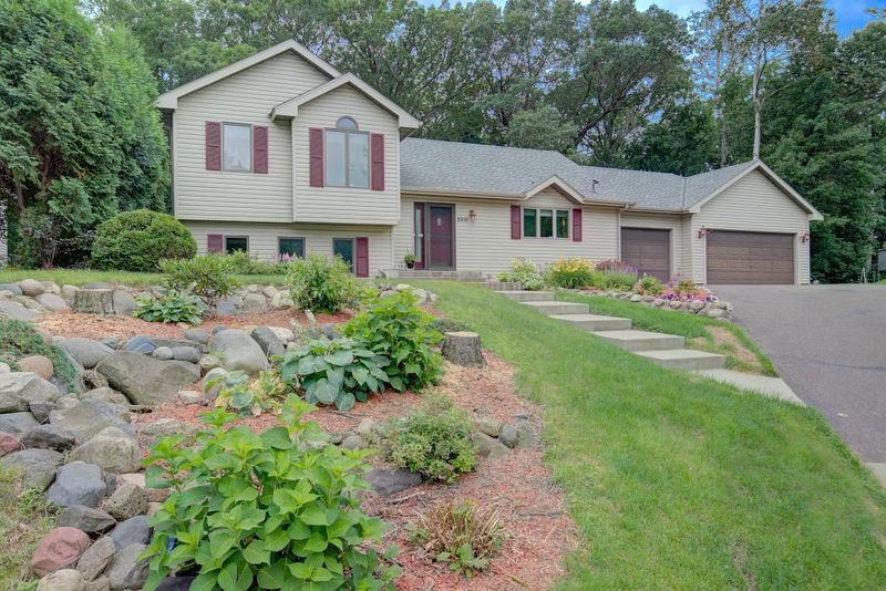 2510 Hamlet Ave N, Oakdale, MN 55128
