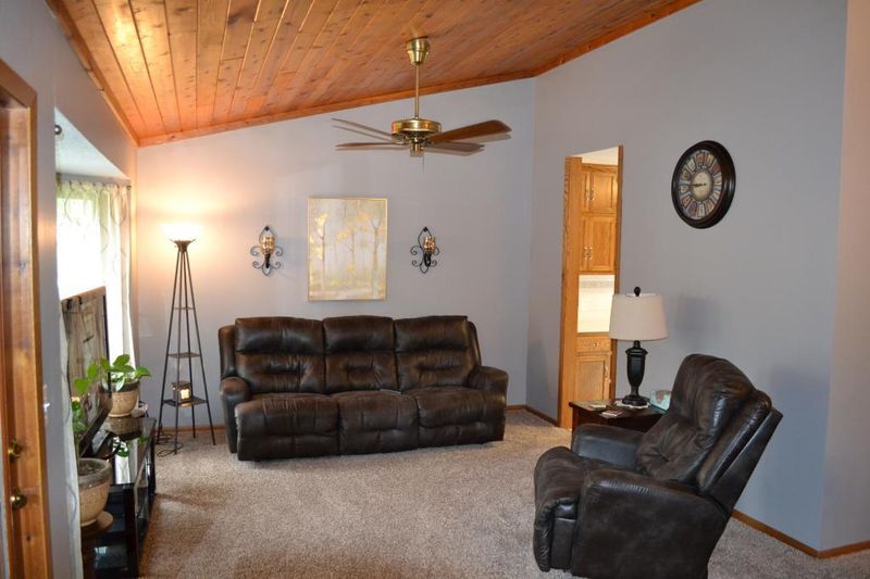 1704 Skyline Dr N, Burnsville, MN 55337