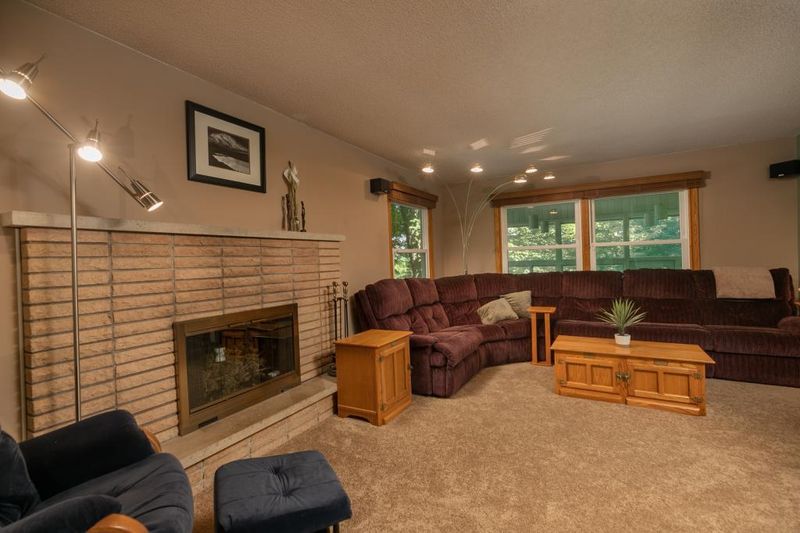 925 1st St NW, Oronoco, MN 55960