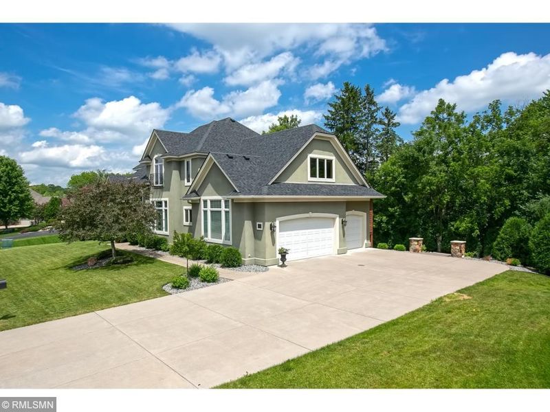 295 Whitegate Ln, Wayzata, MN 55391
